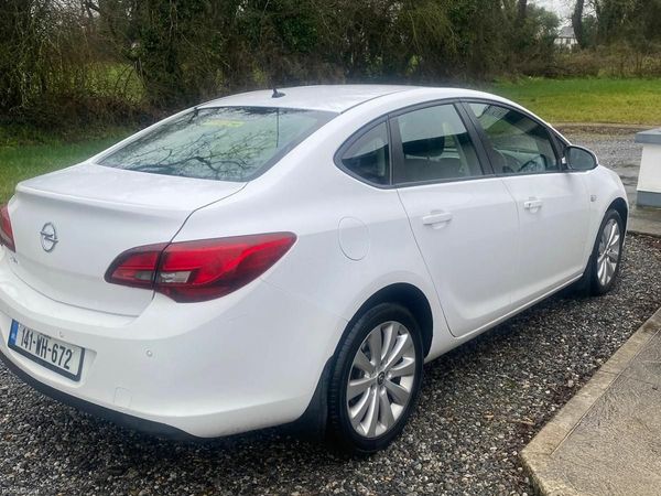 Opel Astra Saloon, Diesel, 2014, White