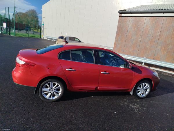 Renault Fluence Saloon, Diesel, 2013, Red