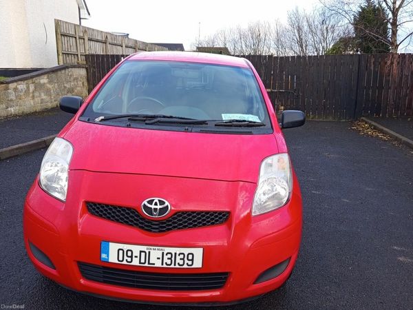 Toyota Yaris Hatchback, Petrol, 2009, Red