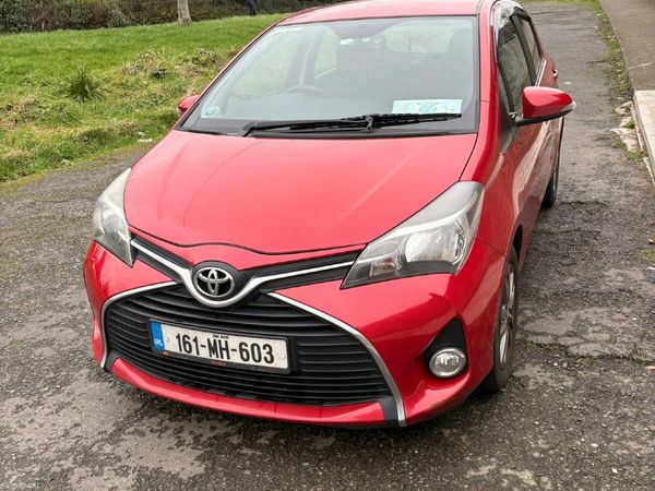 Toyota Yaris Hatchback, Petrol, 2016, Red