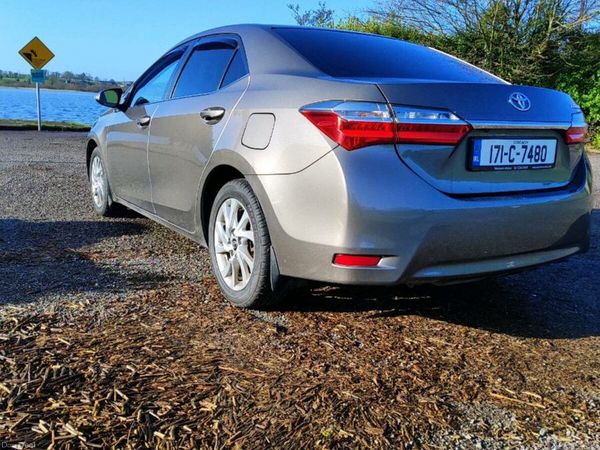 Toyota Corolla Saloon, Diesel, 2017, Grey