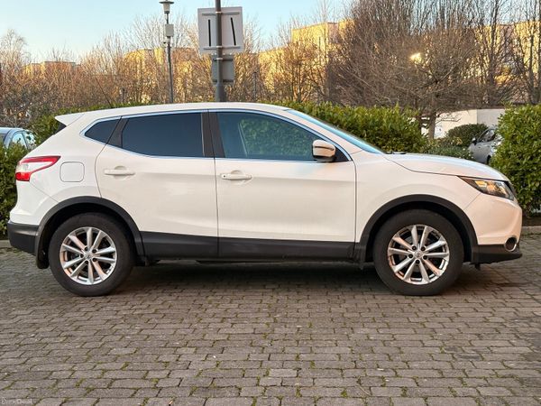 Nissan Qashqai Hatchback, Petrol, 2015, White