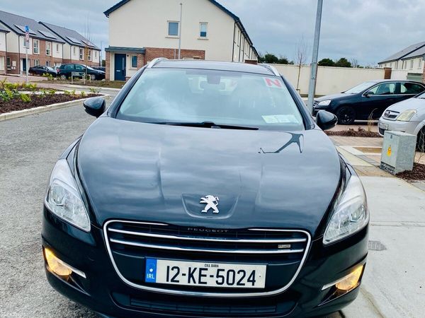 Volkswagen Passat Estate, Petrol, 2013, White