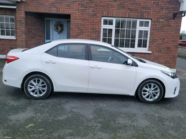 Toyota Corolla Saloon, Diesel, 2016, White