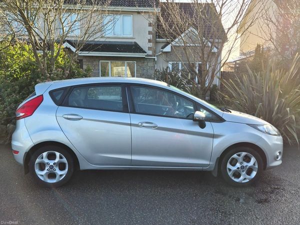 Ford Fiesta Hatchback, Petrol, 2012, Silver