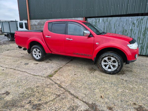 Mitsubishi L200 Pick Up, Diesel, 2013, Red