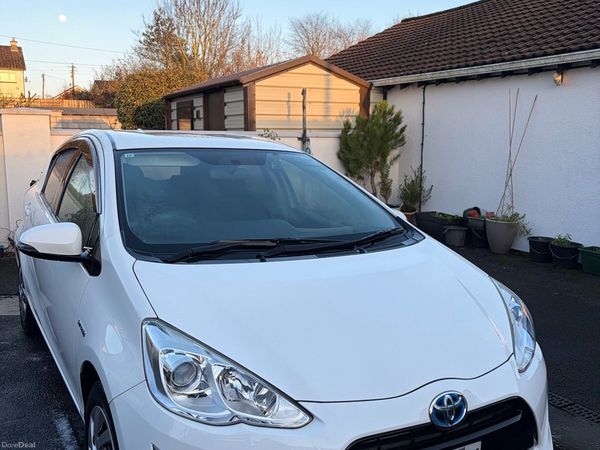 Toyota Aqua Hatchback, Petrol Hybrid, 2015, White