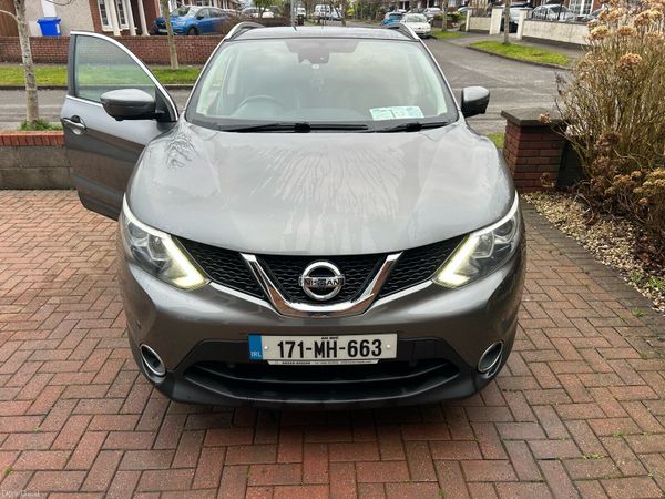 Nissan Qashqai SUV, Diesel, 2017, Grey