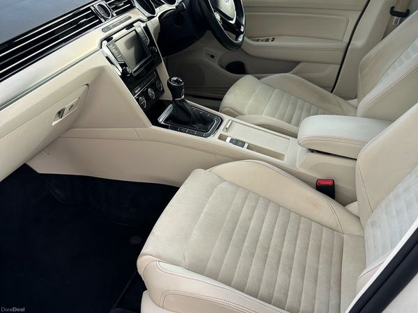 Volkswagen Passat Saloon, Diesel, 2016, White