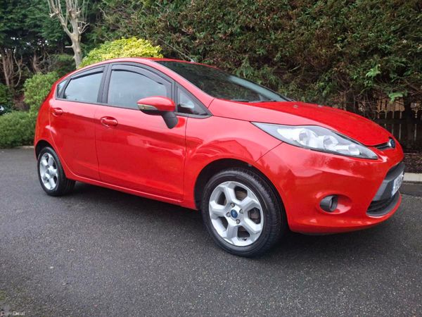 Ford Fiesta Hatchback, Petrol, 2011, Red