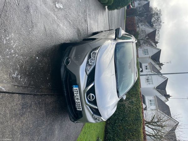 Nissan Qashqai SUV, Diesel, 2017, Silver