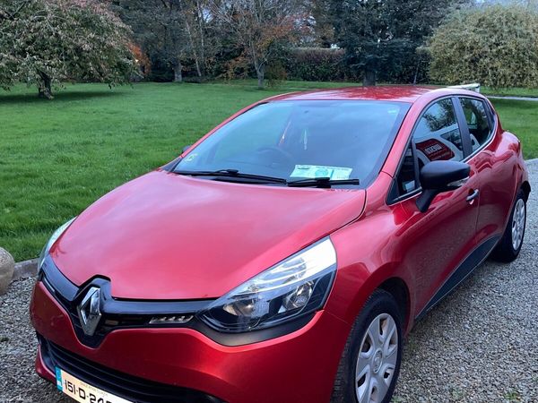 Renault Clio Hatchback, Petrol, 2015, Red