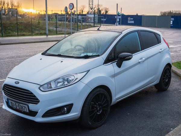 Ford Fiesta Hatchback, Petrol, 2015, White