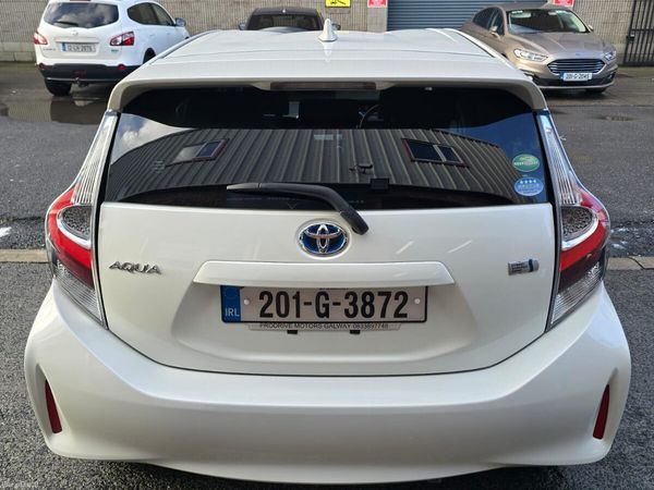 Toyota Aqua Hatchback, Petrol Hybrid, 2020, White