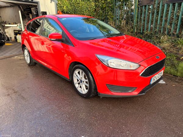 Ford Focus Hatchback, Diesel, 2015, Red