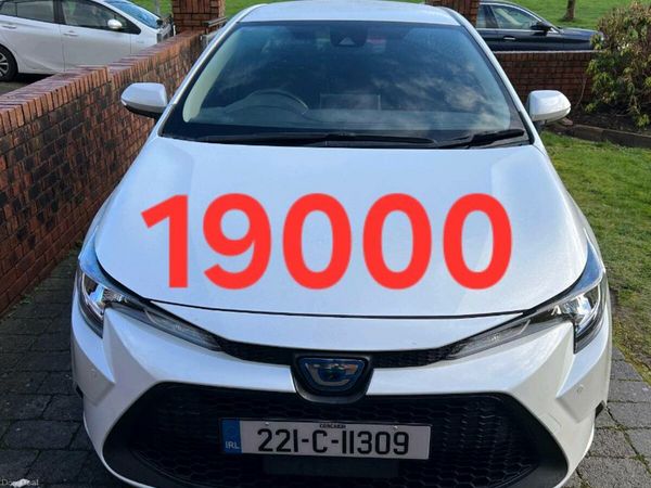 Toyota Corolla Saloon, Petrol Hybrid, 2022, White