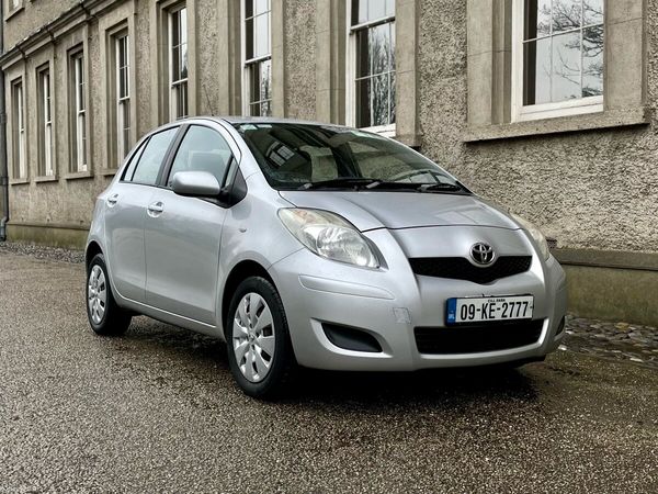 Toyota Yaris Hatchback, Petrol, 2009, Silver