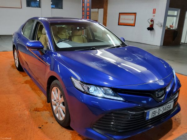 Toyota Camry Saloon, Petrol Hybrid, 2019, Blue
