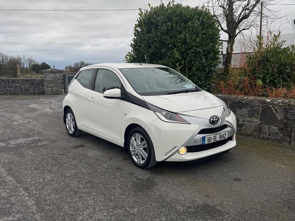 Toyota Aygo Hatchback, Petrol, 2016, White