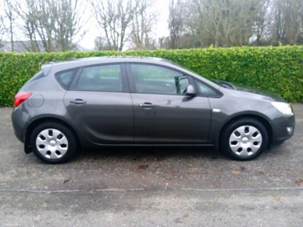Opel Astra Hatchback, Petrol, 2011, Grey