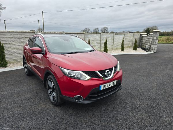 Nissan Qashqai Hatchback, Diesel, 2016, Red