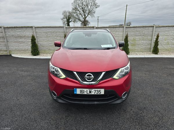 Nissan Qashqai Hatchback, Diesel, 2016, Red