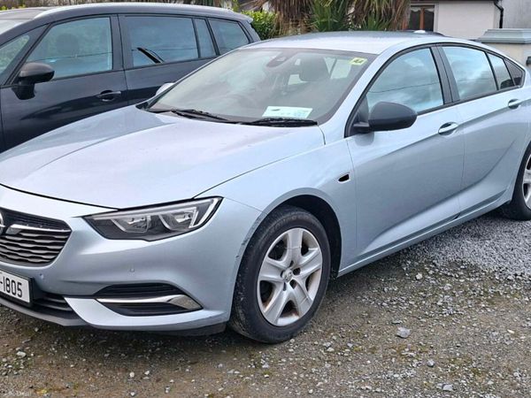 Opel Insignia Hatchback, Diesel, 2018, Grey