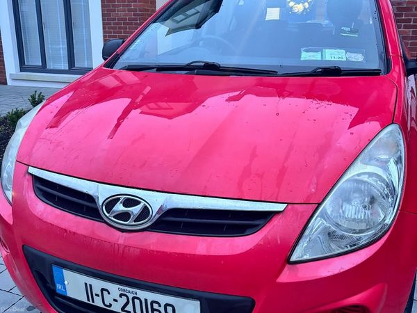 Hyundai i20 Hatchback, Petrol, 2011, Red