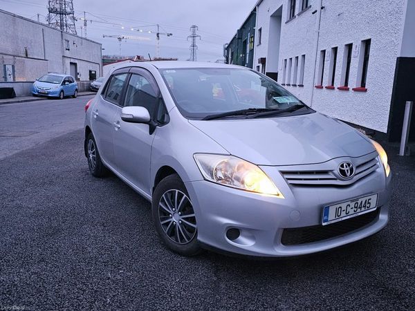 Toyota Auris Hatchback, Petrol, 2010, Silver