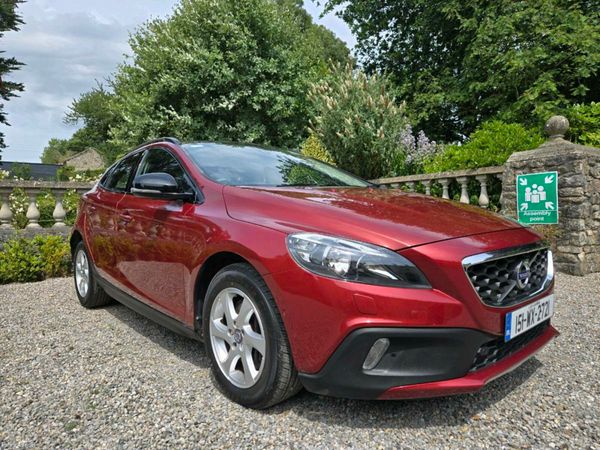 Volvo V40 Hatchback, Diesel, 2015, Red