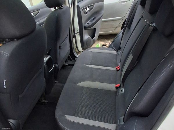 Nissan Qashqai SUV, Diesel, 2017, White