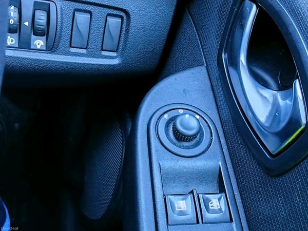 Renault Clio Hatchback, Petrol, 2016, Red