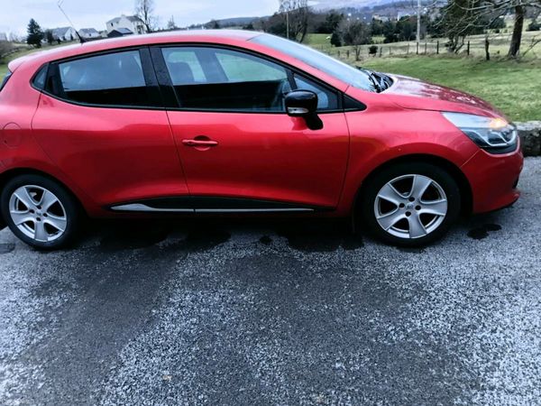 Renault Clio Hatchback, Petrol, 2016, Red