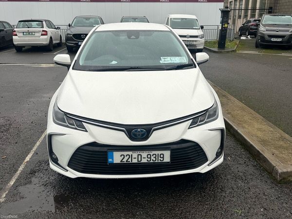 Toyota Corolla Saloon, Petrol Hybrid, 2022, White