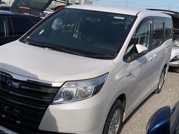 Toyota Noah MPV, Petrol Hybrid, 2014, White