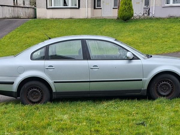 Volkswagen Passat Saloon, Petrol, 2004, Silver