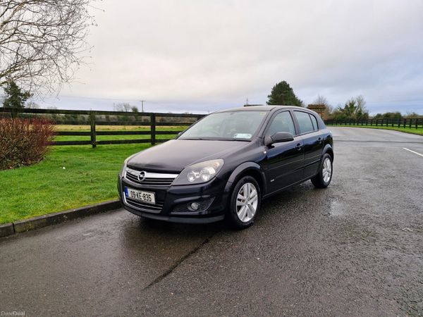Opel Astra Hatchback, Petrol, 2009, Black