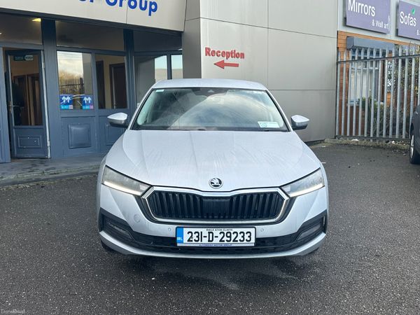 Skoda Octavia Hatchback, Diesel, 2023, Grey
