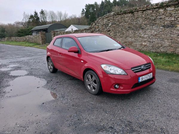 Kia Ceed Hatchback, Diesel, 2008, Red