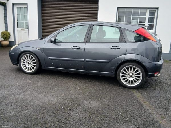 Ford Focus Hatchback, Petrol, 2002, Grey