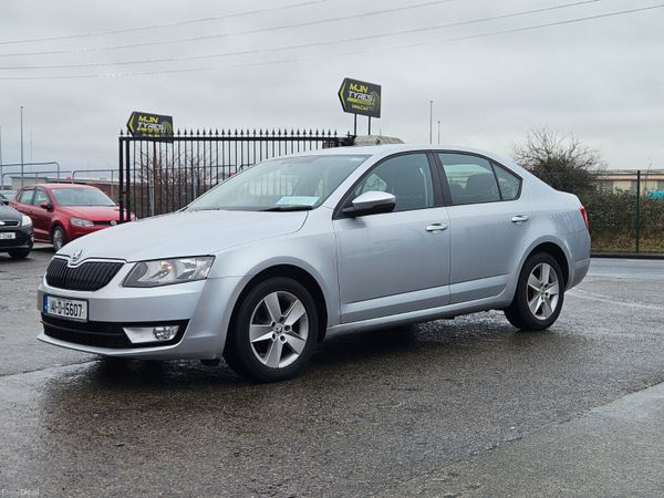 Skoda Octavia Saloon, Petrol, 2014, Silver