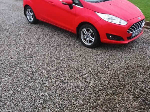 Ford Fiesta Hatchback, Petrol, 2013, Red