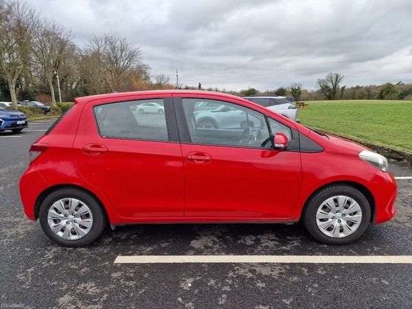 Toyota Yaris Hatchback, Petrol, 2012, Red