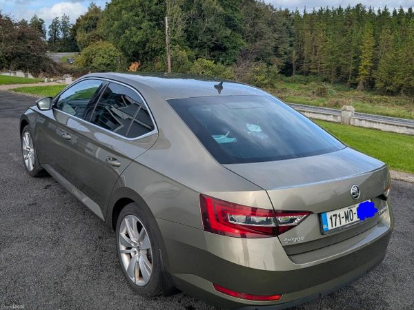Skoda Superb Hatchback, Diesel, 2017, Green