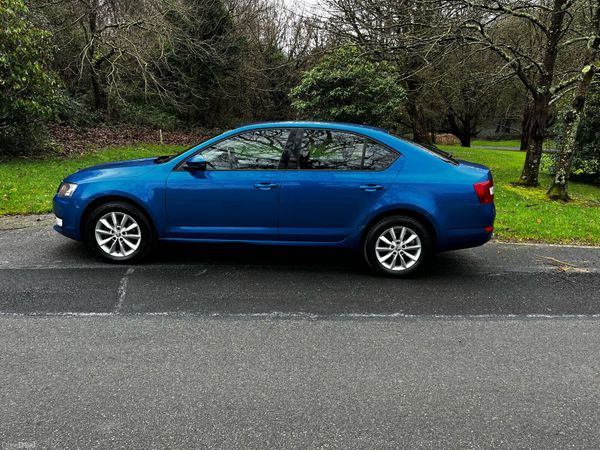 Skoda Octavia Saloon, Diesel, 2015, Blue