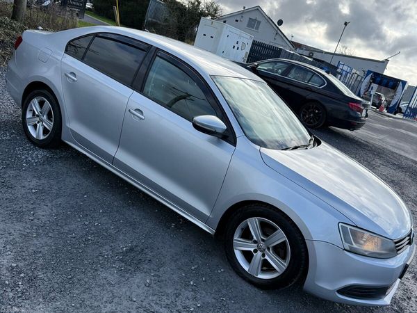 Volkswagen Jetta Saloon, Diesel, 2011, Silver