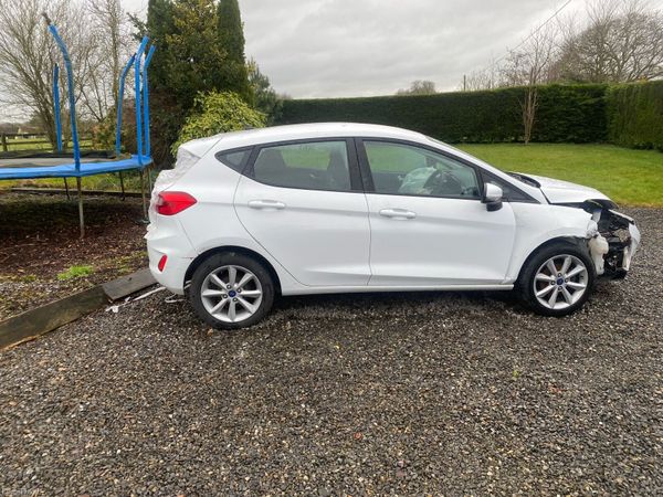 Ford Fiesta Hatchback, Petrol, 2017, White