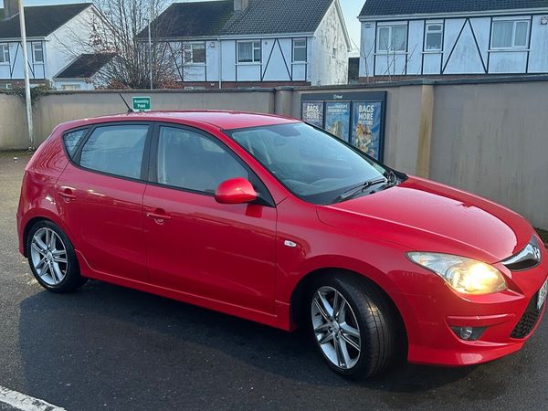 Hyundai i30 Hatchback, Diesel, 2011, Red