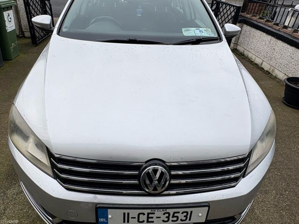 Volkswagen Passat Saloon, Diesel, 2011, Silver