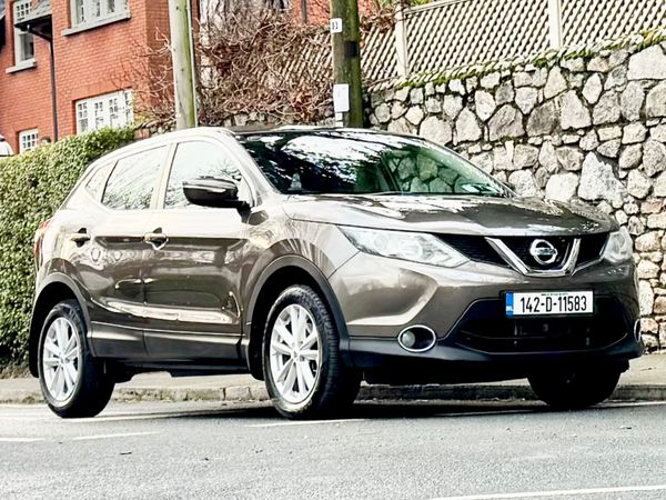Nissan Qashqai Hatchback, Diesel, 2014, Brown